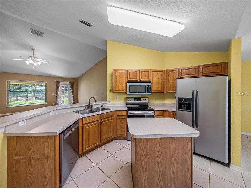 出租: $2,200 (4 贝兹, 2 浴室, 1930 平方英尺)