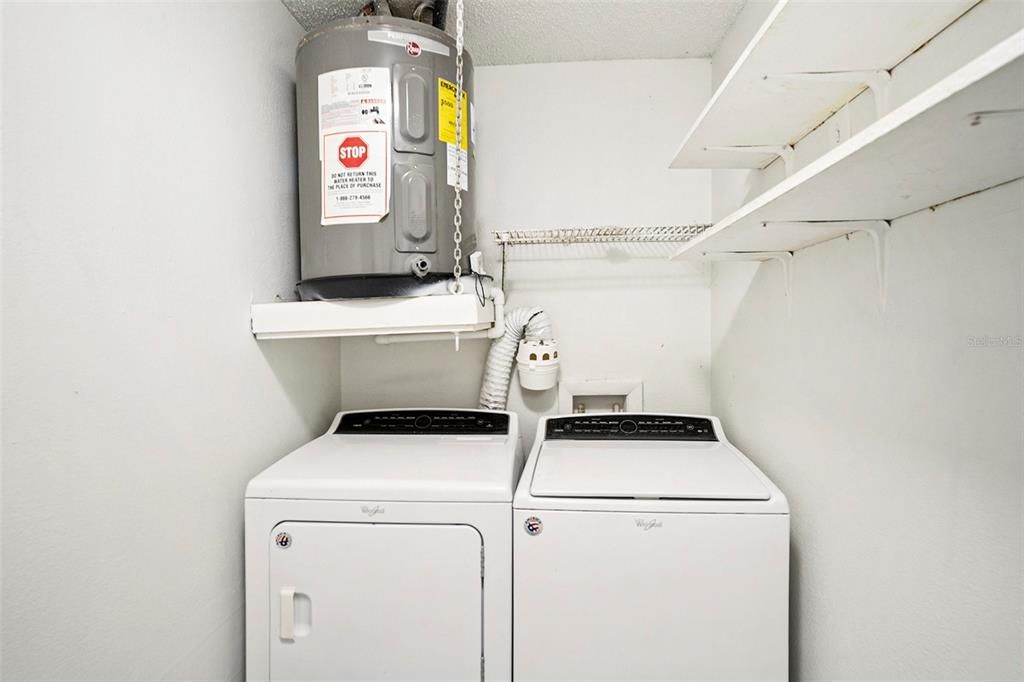 合同活跃: $424,900 (5 贝兹, 2 浴室, 1949 平方英尺)