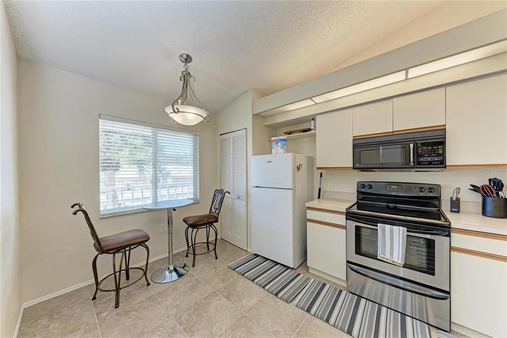 For Rent: $2,200 (2 beds, 2 baths, 1143 Square Feet)