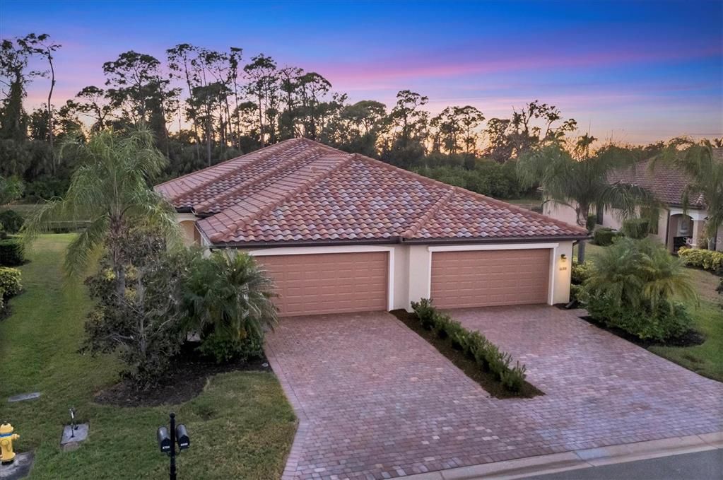 Active With Contract: $394,500 (2 beds, 2 baths, 1545 Square Feet)