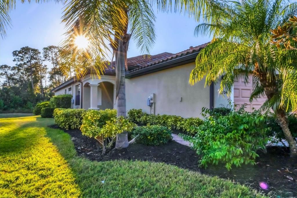 Active With Contract: $394,500 (2 beds, 2 baths, 1545 Square Feet)