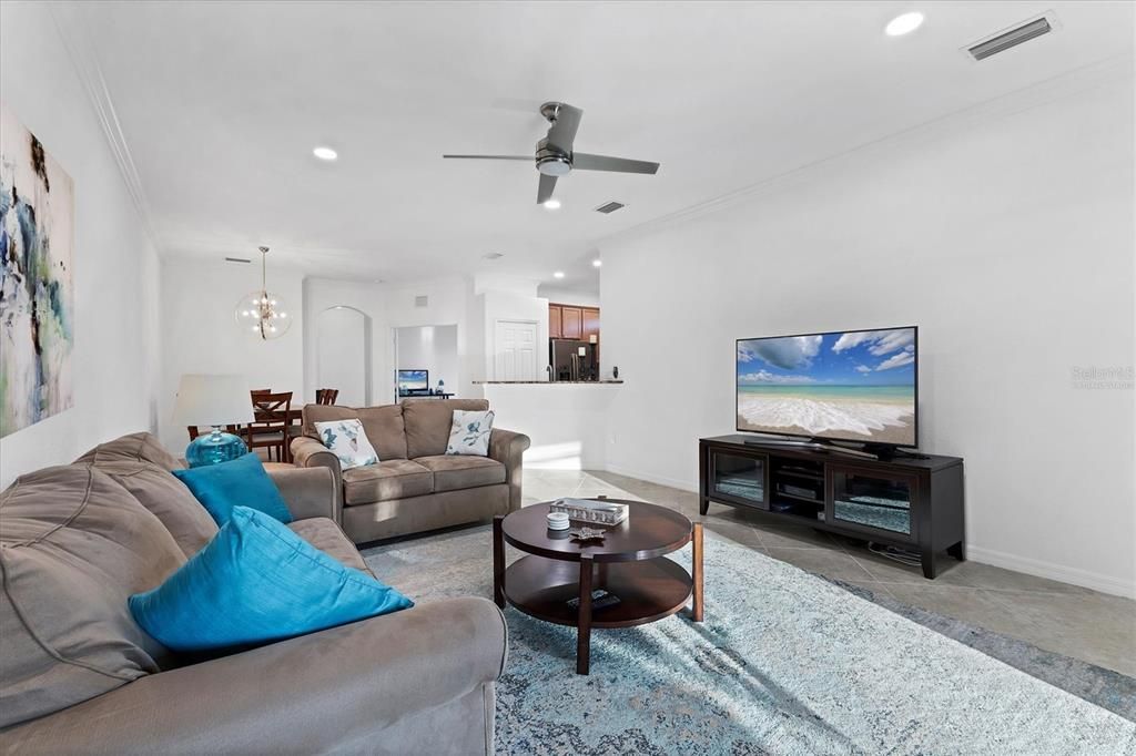 Active With Contract: $394,500 (2 beds, 2 baths, 1545 Square Feet)