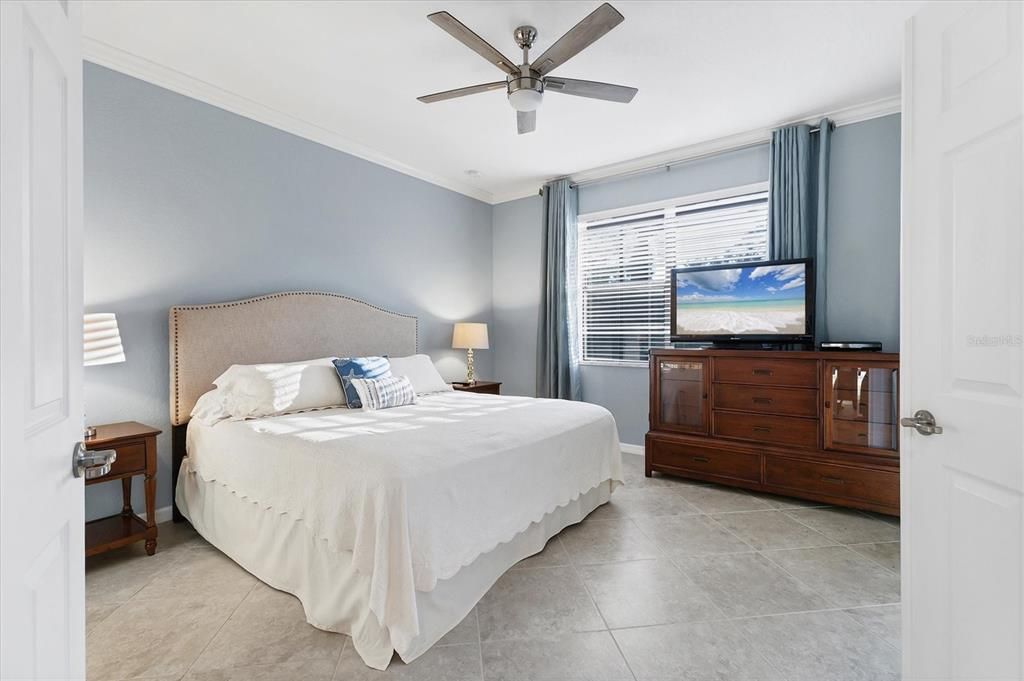 Active With Contract: $394,500 (2 beds, 2 baths, 1545 Square Feet)