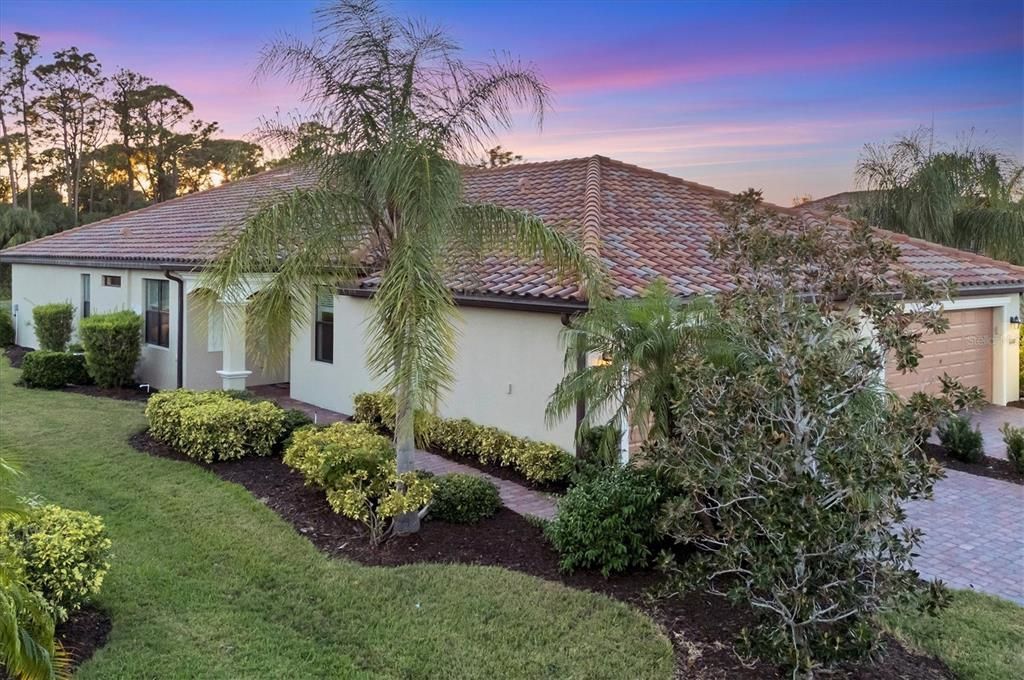 Active With Contract: $394,500 (2 beds, 2 baths, 1545 Square Feet)