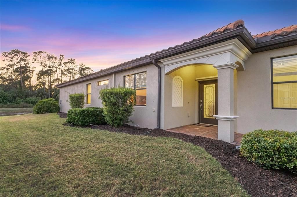 Active With Contract: $394,500 (2 beds, 2 baths, 1545 Square Feet)