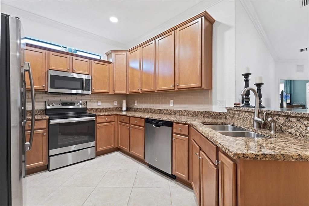 Active With Contract: $394,500 (2 beds, 2 baths, 1545 Square Feet)