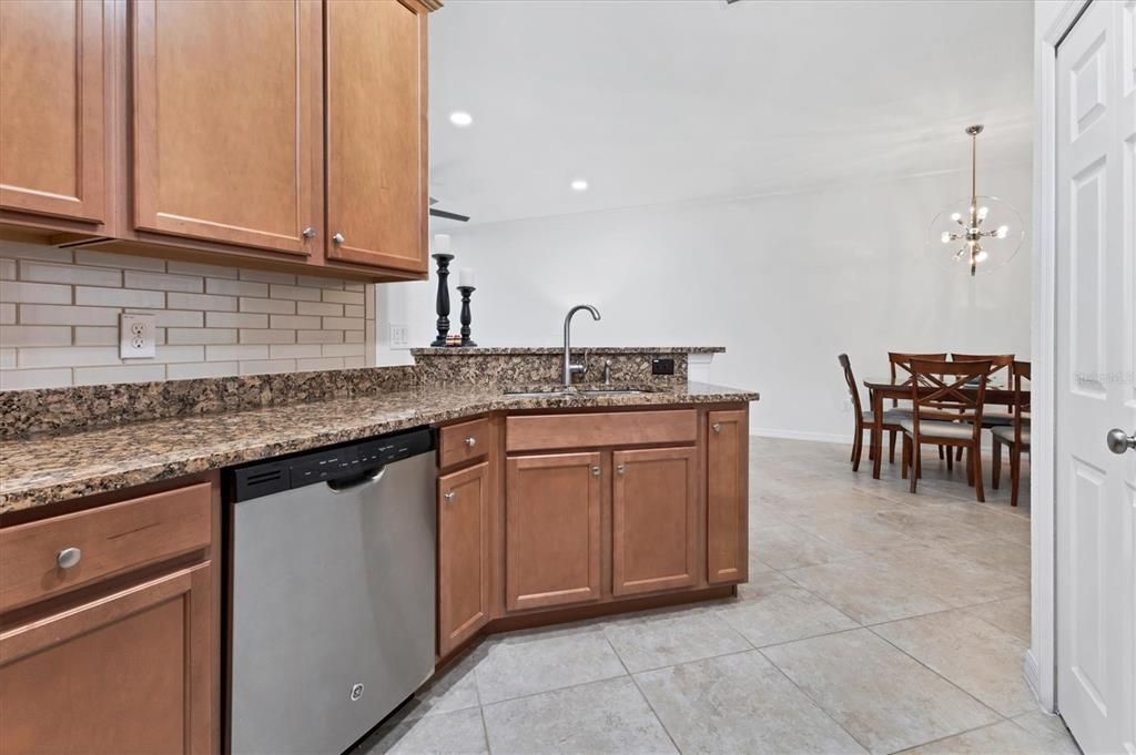 Active With Contract: $394,500 (2 beds, 2 baths, 1545 Square Feet)
