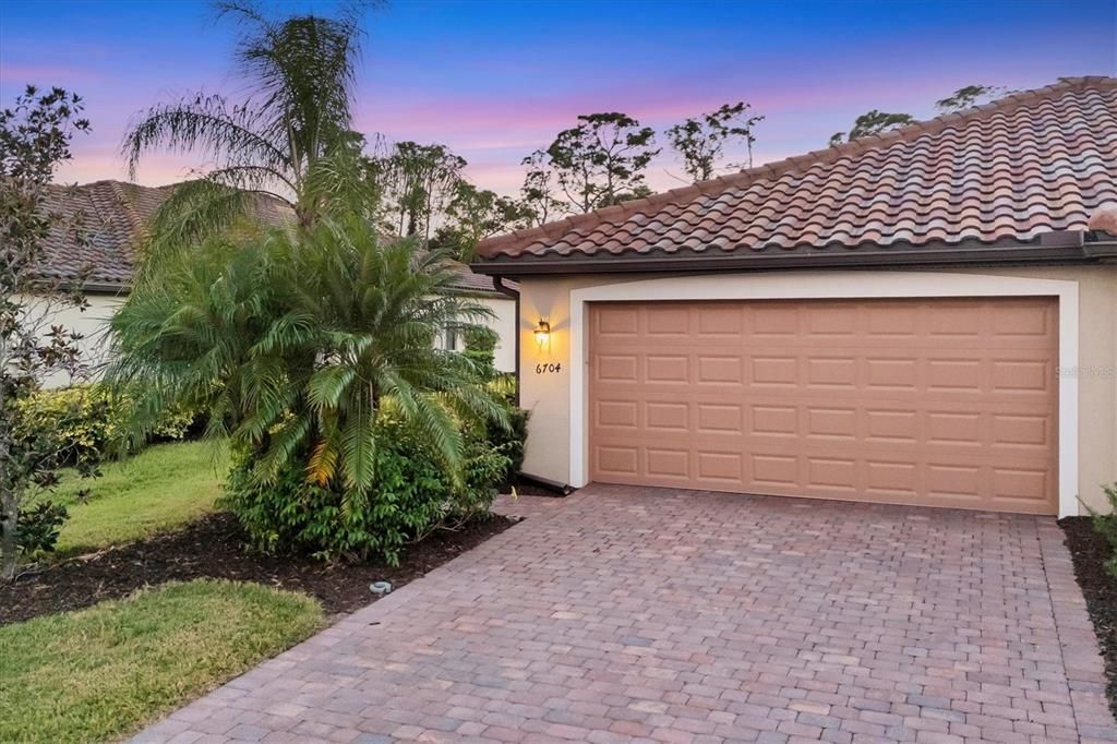 Active With Contract: $394,500 (2 beds, 2 baths, 1545 Square Feet)