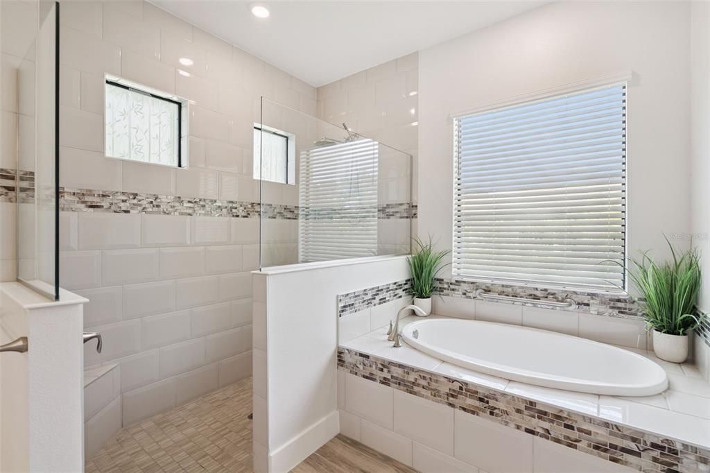 For Sale: $740,000 (3 beds, 2 baths, 2520 Square Feet)