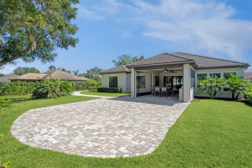 For Sale: $740,000 (3 beds, 2 baths, 2520 Square Feet)