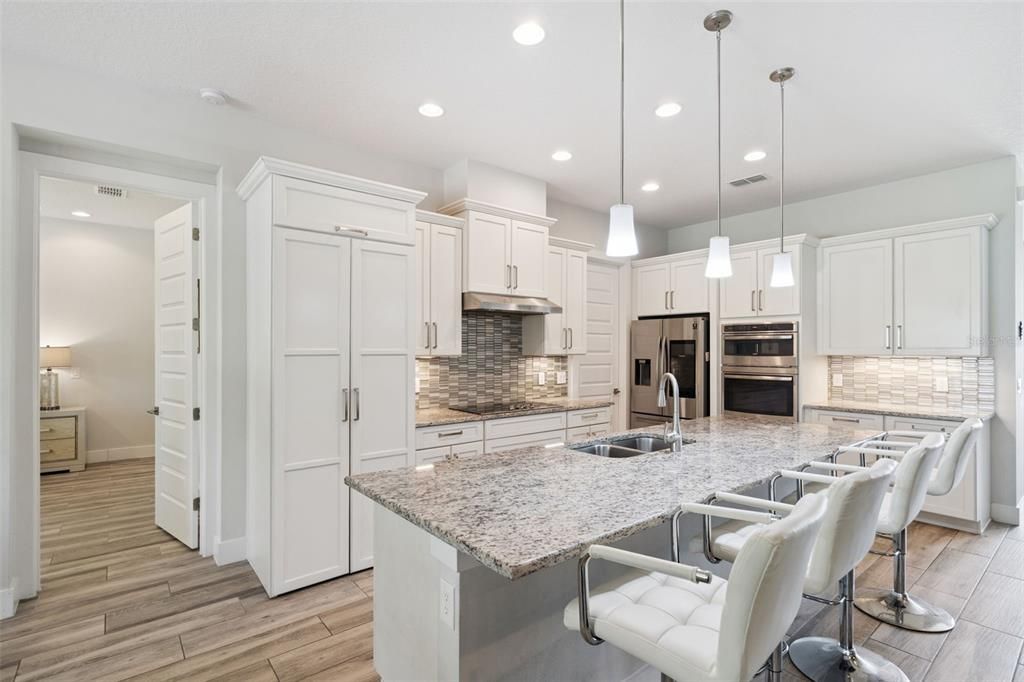 For Sale: $740,000 (3 beds, 2 baths, 2520 Square Feet)