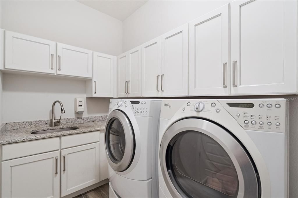 For Sale: $740,000 (3 beds, 2 baths, 2520 Square Feet)