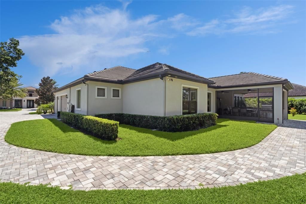 For Sale: $740,000 (3 beds, 2 baths, 2520 Square Feet)