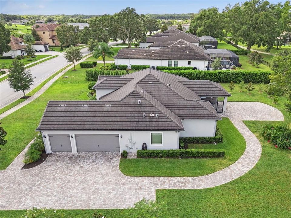 For Sale: $740,000 (3 beds, 2 baths, 2520 Square Feet)