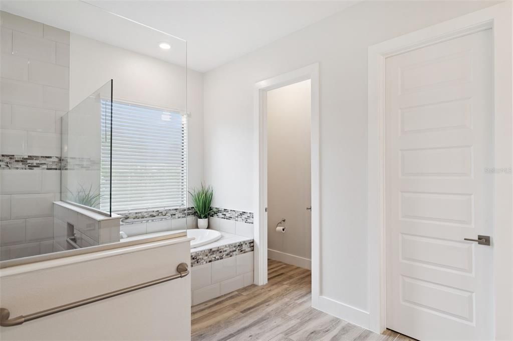 For Sale: $740,000 (3 beds, 2 baths, 2520 Square Feet)