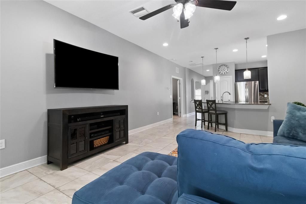 En Venta: $410,000 (4 camas, 2 baños, 2073 Pies cuadrados)