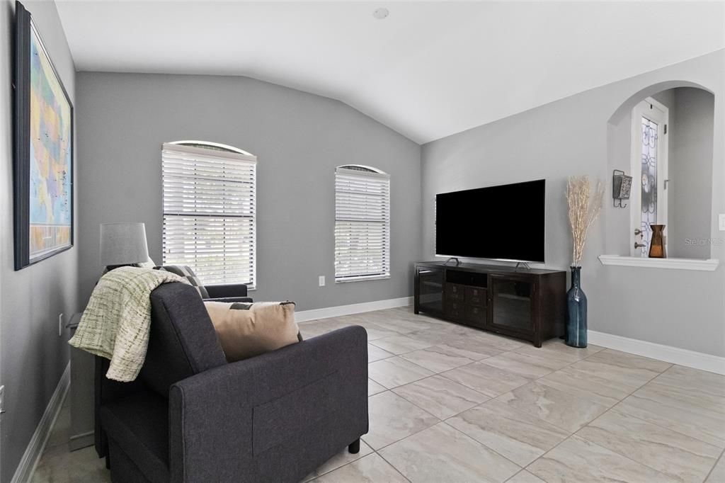 En Venta: $410,000 (4 camas, 2 baños, 2073 Pies cuadrados)