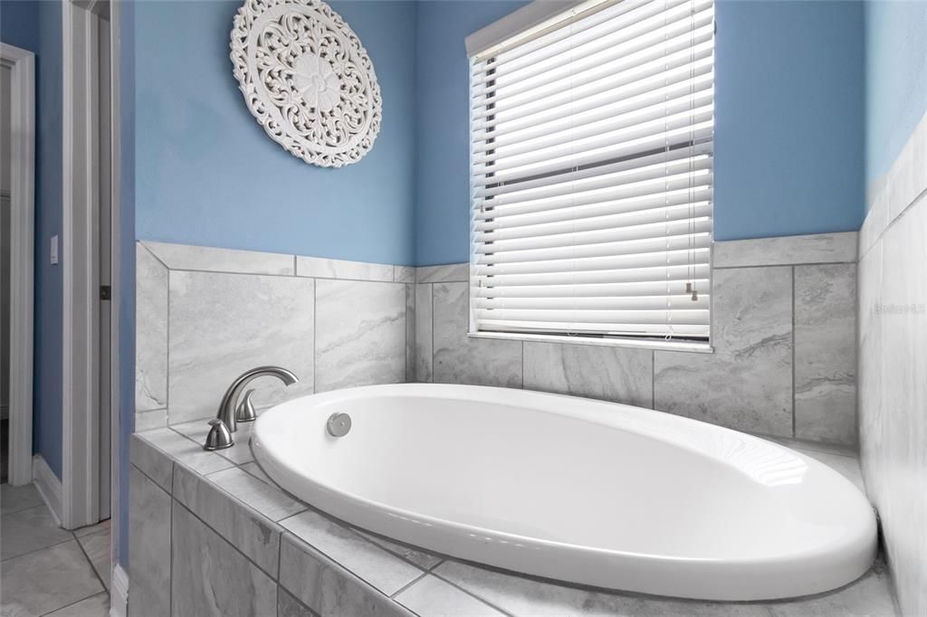 En Venta: $410,000 (4 camas, 2 baños, 2073 Pies cuadrados)