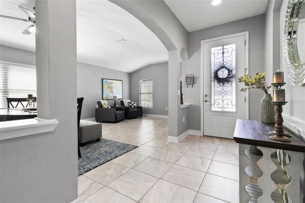 En Venta: $410,000 (4 camas, 2 baños, 2073 Pies cuadrados)