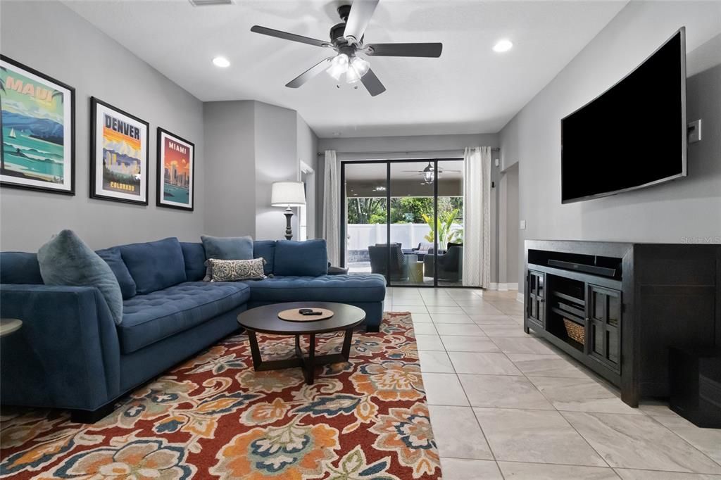 En Venta: $410,000 (4 camas, 2 baños, 2073 Pies cuadrados)