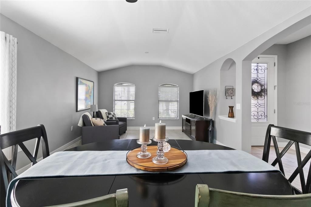 En Venta: $410,000 (4 camas, 2 baños, 2073 Pies cuadrados)