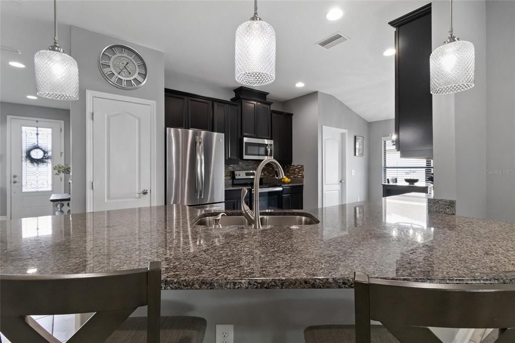 En Venta: $410,000 (4 camas, 2 baños, 2073 Pies cuadrados)