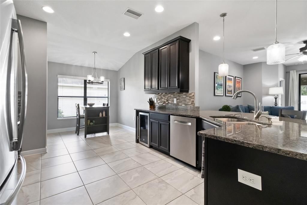 En Venta: $410,000 (4 camas, 2 baños, 2073 Pies cuadrados)