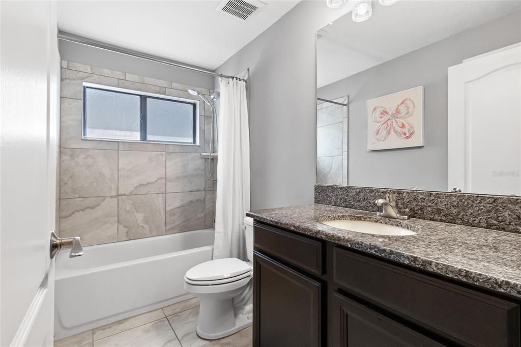 En Venta: $410,000 (4 camas, 2 baños, 2073 Pies cuadrados)