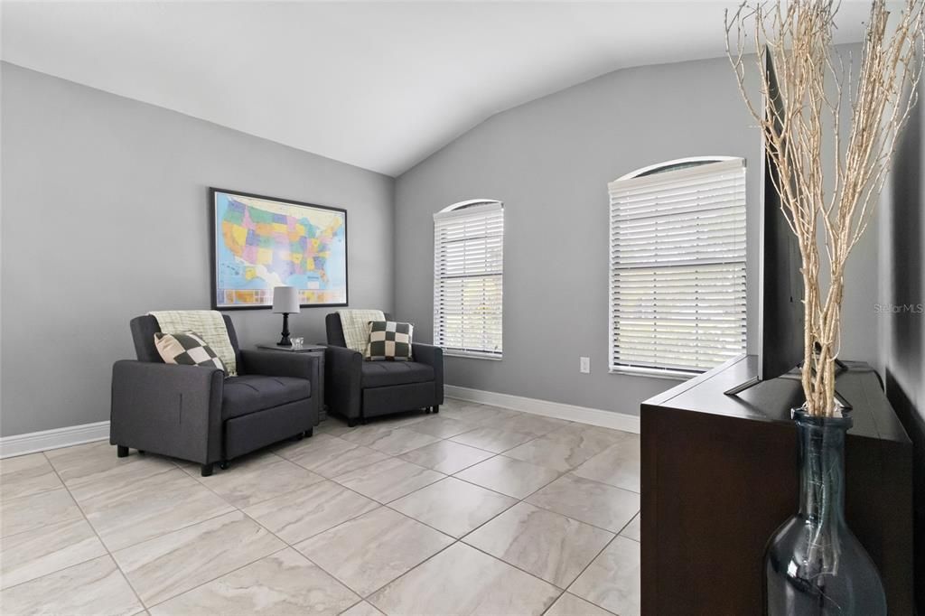 En Venta: $410,000 (4 camas, 2 baños, 2073 Pies cuadrados)