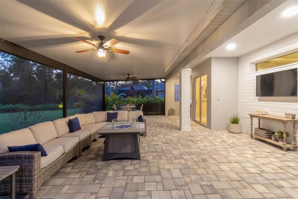 For Sale: $925,000 (4 beds, 3 baths, 3035 Square Feet)