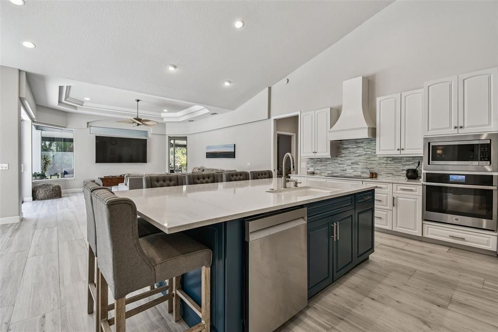 For Sale: $925,000 (4 beds, 3 baths, 3035 Square Feet)