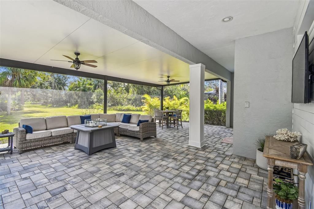 For Sale: $925,000 (4 beds, 3 baths, 3035 Square Feet)