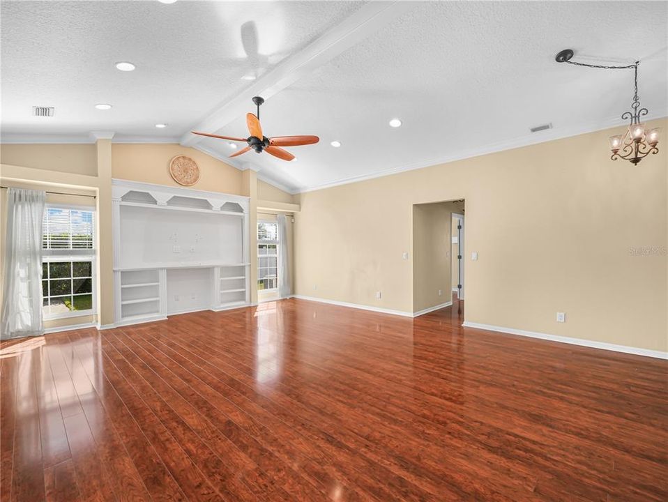 待售: $399,000 (3 贝兹, 2 浴室, 2318 平方英尺)