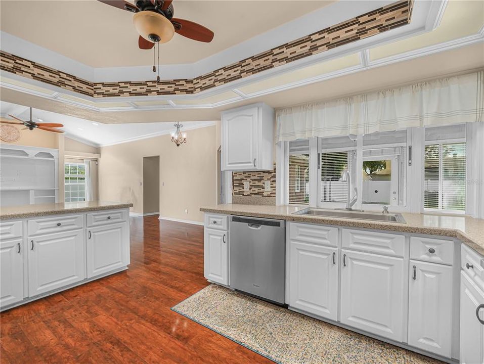 待售: $399,000 (3 贝兹, 2 浴室, 2318 平方英尺)