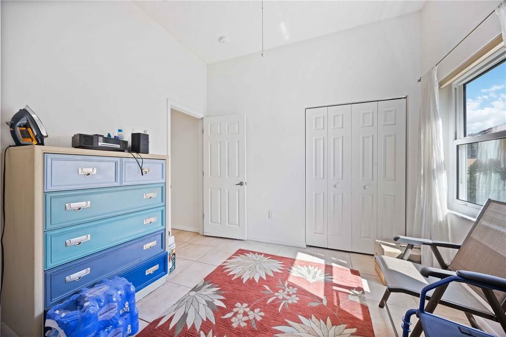 Activo con contrato: $499,000 (4 camas, 2 baños, 2308 Pies cuadrados)