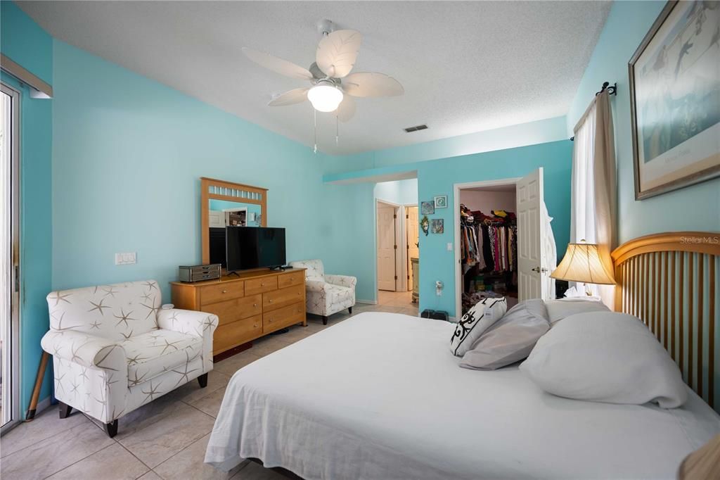 Activo con contrato: $499,000 (4 camas, 2 baños, 2308 Pies cuadrados)