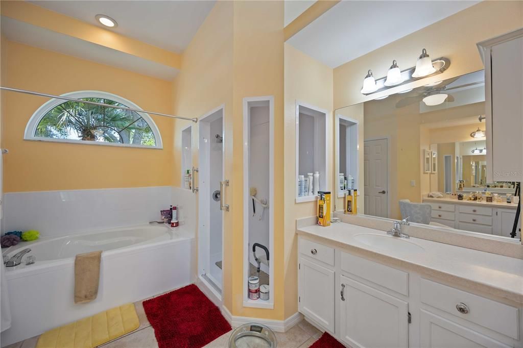 Activo con contrato: $499,000 (4 camas, 2 baños, 2308 Pies cuadrados)