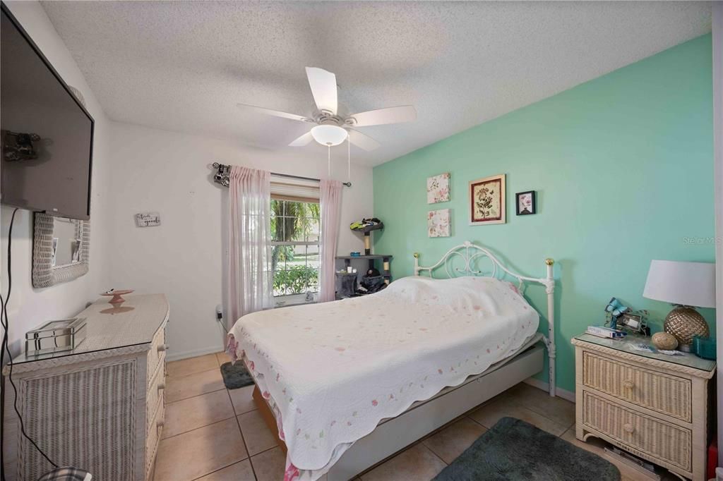 Activo con contrato: $499,000 (4 camas, 2 baños, 2308 Pies cuadrados)