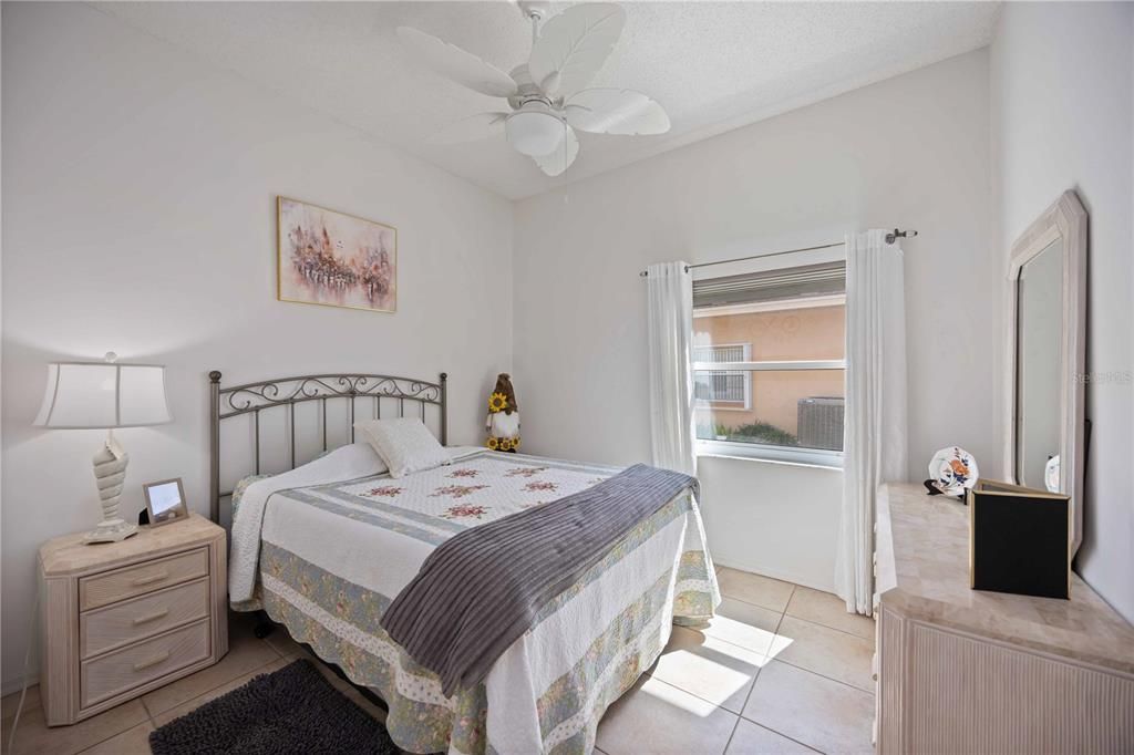 Activo con contrato: $499,000 (4 camas, 2 baños, 2308 Pies cuadrados)