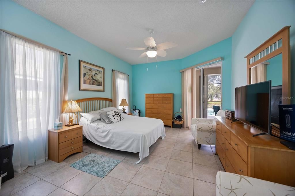 Activo con contrato: $499,000 (4 camas, 2 baños, 2308 Pies cuadrados)