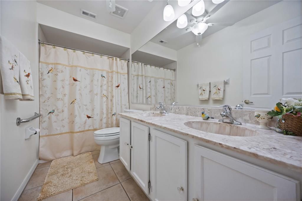 Activo con contrato: $499,000 (4 camas, 2 baños, 2308 Pies cuadrados)