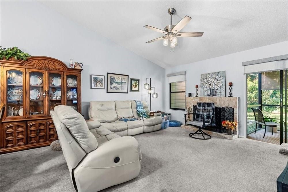 Active With Contract: $340,000 (3 beds, 2 baths, 1540 Square Feet)