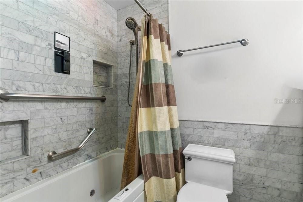 Active With Contract: $340,000 (3 beds, 2 baths, 1540 Square Feet)