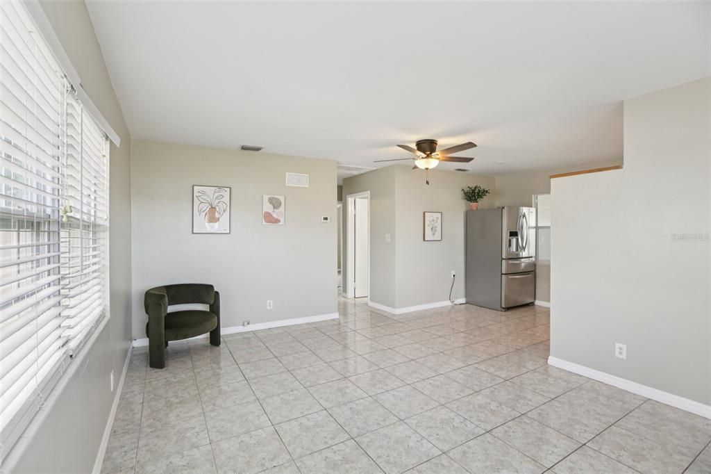 待售: $265,000 (2 贝兹, 1 浴室, 1045 平方英尺)