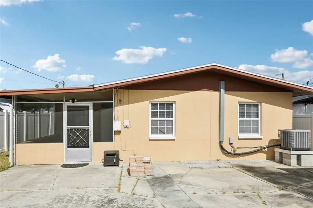 待售: $265,000 (2 贝兹, 1 浴室, 1045 平方英尺)