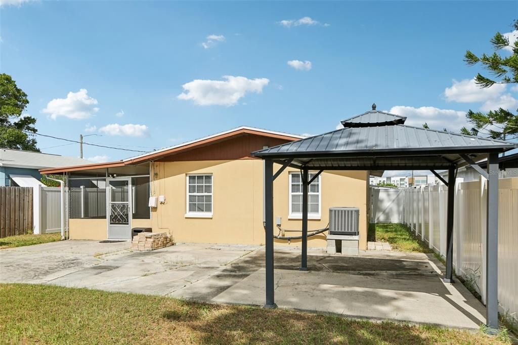 待售: $265,000 (2 贝兹, 1 浴室, 1045 平方英尺)