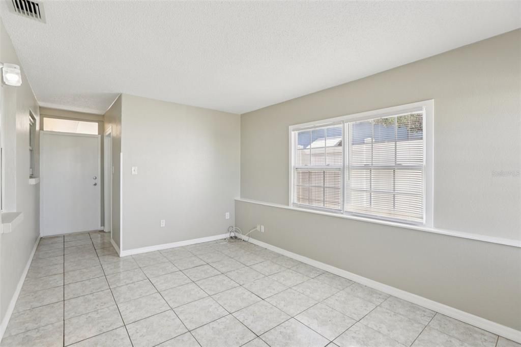 待售: $265,000 (2 贝兹, 1 浴室, 1045 平方英尺)