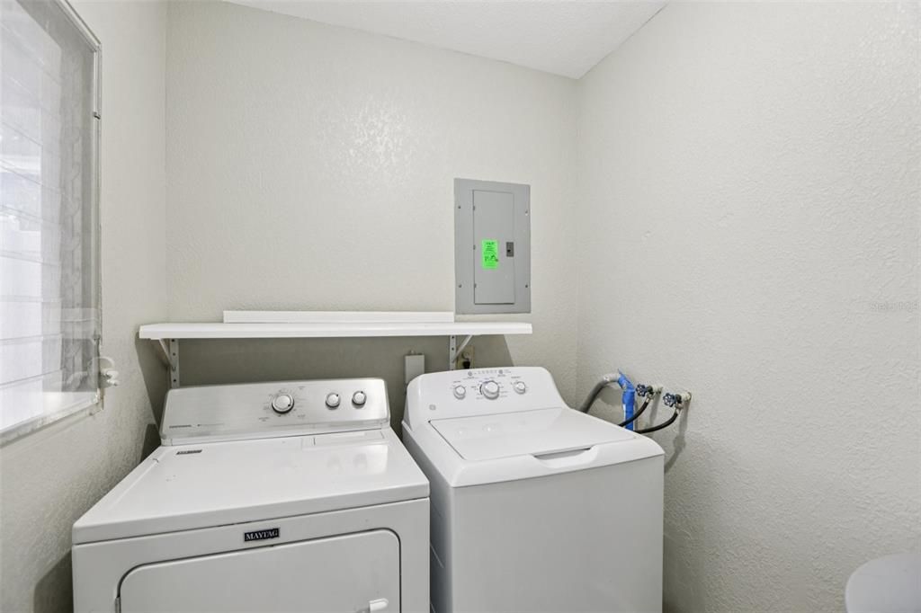 待售: $265,000 (2 贝兹, 1 浴室, 1045 平方英尺)