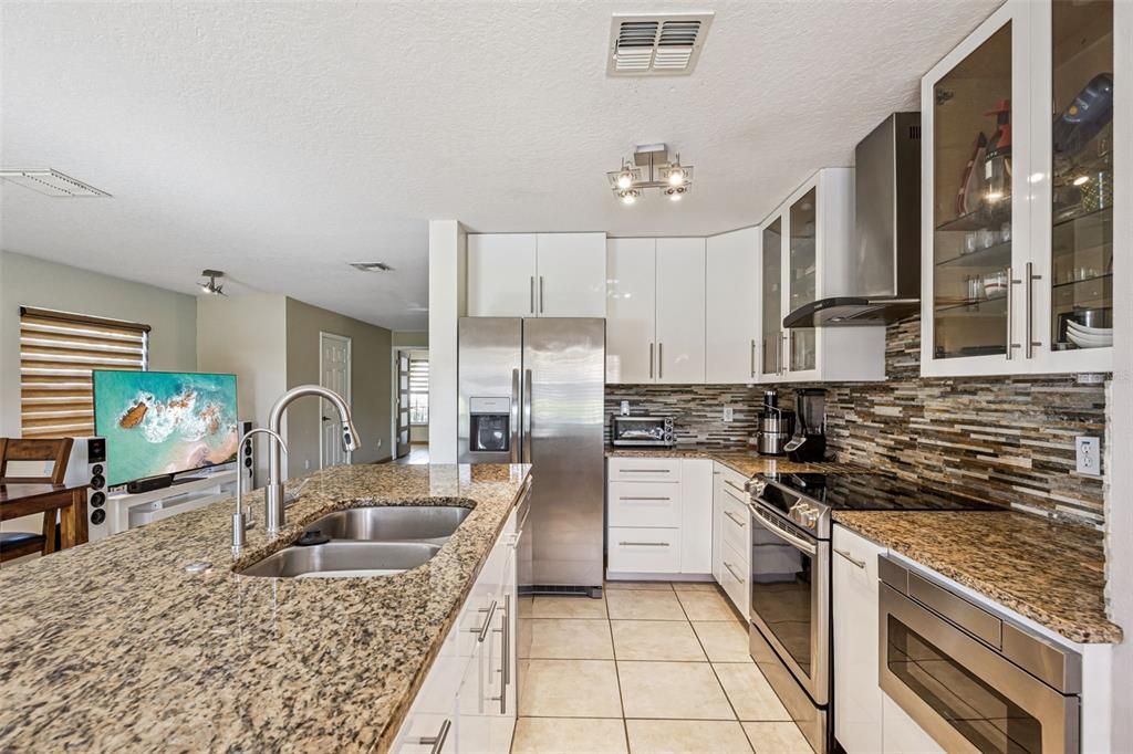 Active With Contract: $299,900 (3 beds, 2 baths, 1872 Square Feet)