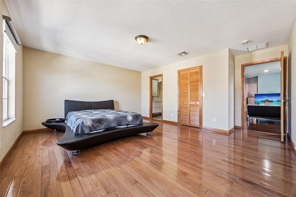 Active With Contract: $299,900 (3 beds, 2 baths, 1872 Square Feet)